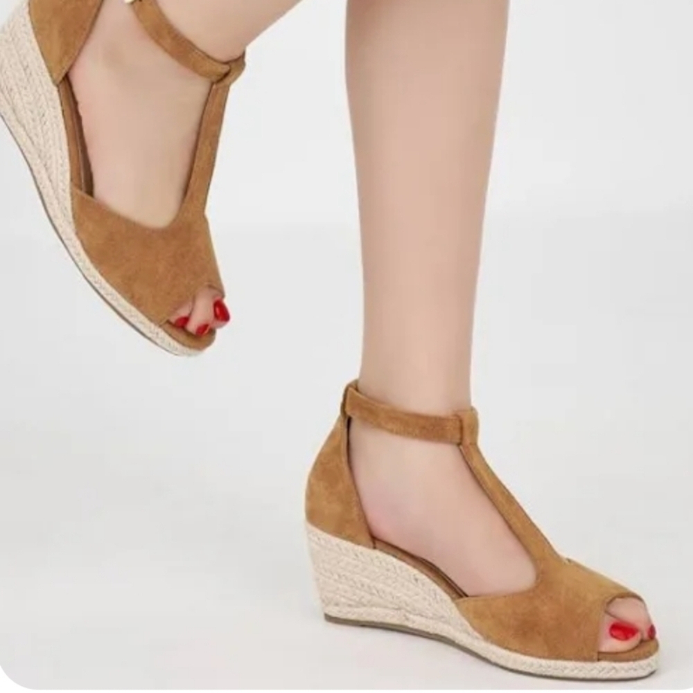 FUDYNMALC Womens Size 8 Sandal Wedges Brown New In Box